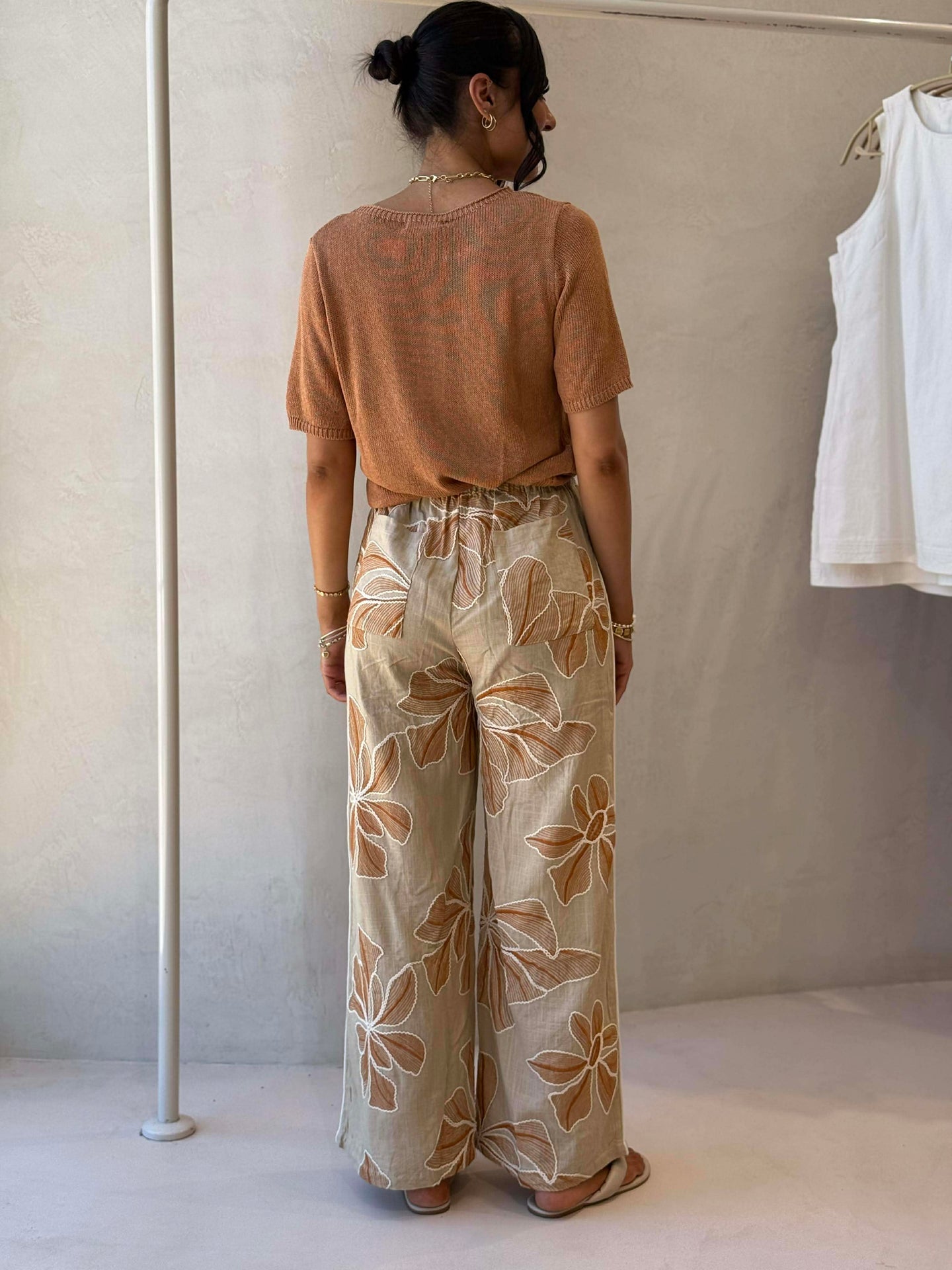 FLORAL EMBROIDERED PANT