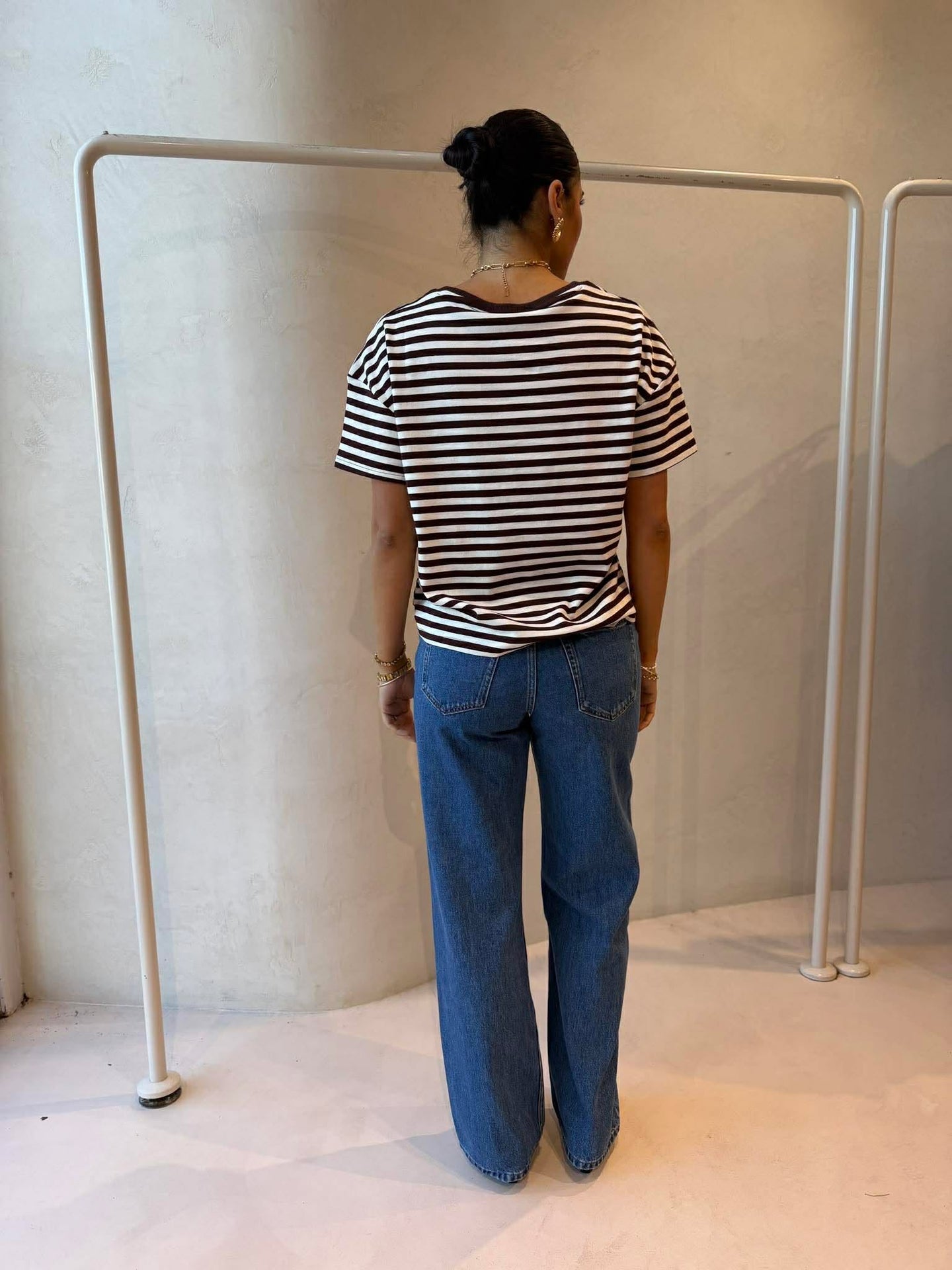 EASY TUCK TEE- IVORY/CHOC