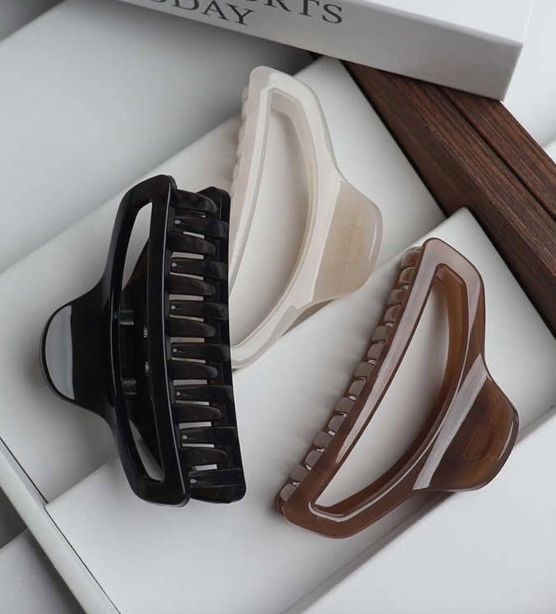 EMMI HAIR CLIP - BROWN