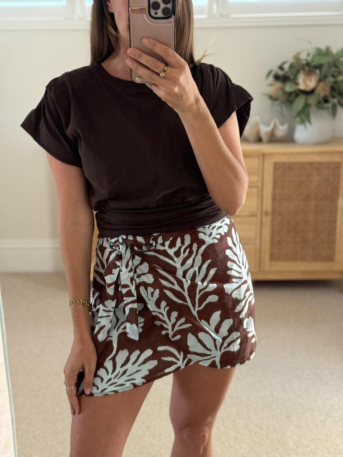 AAE HALLE TEE- BROWN