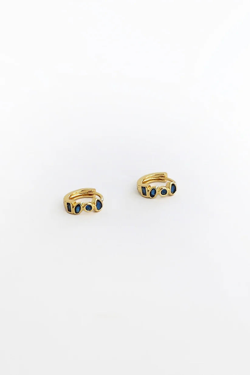 ZOE HUGGIE EARRING- GOLD-SAPPHIRE