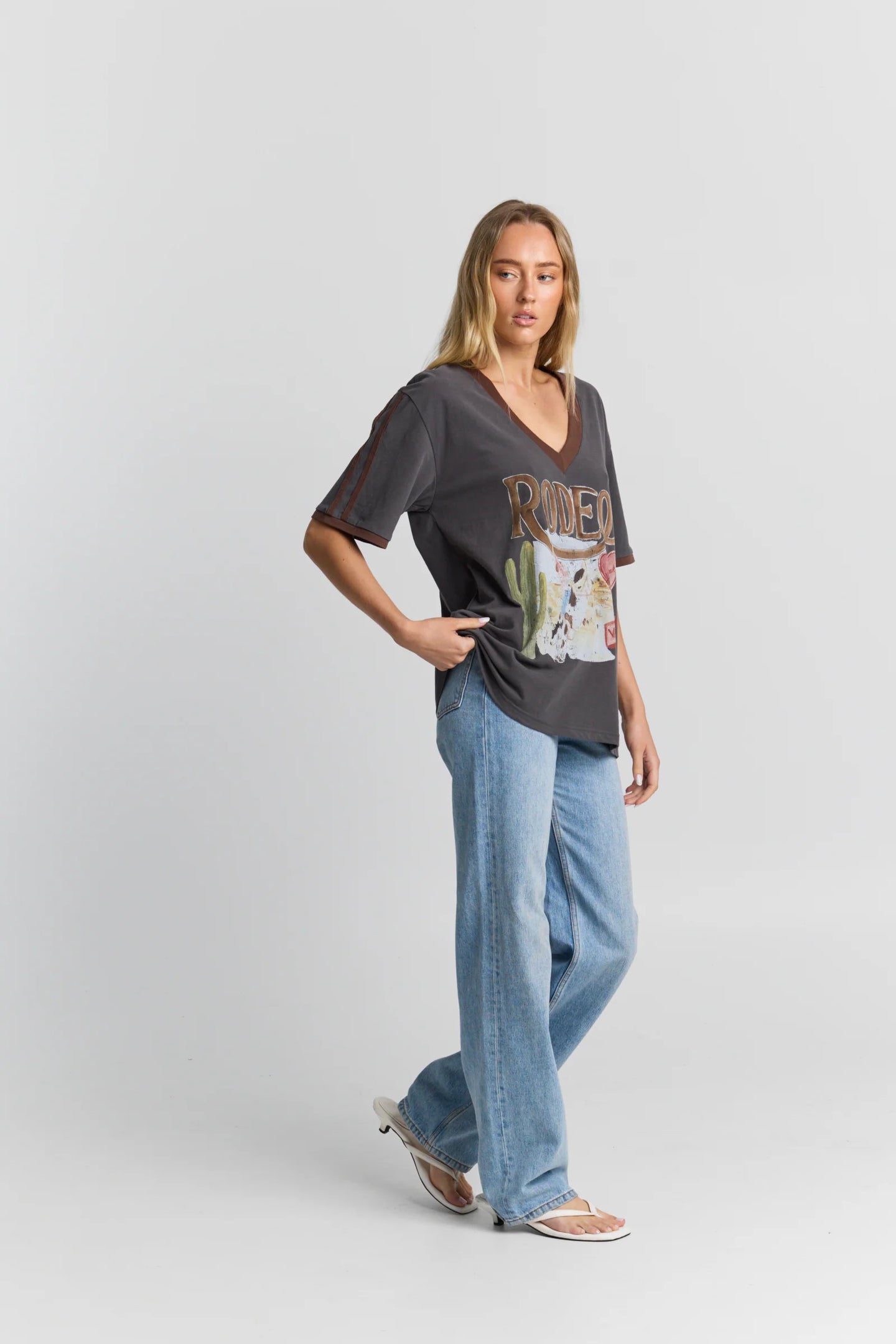 RODEO V NECK TEE