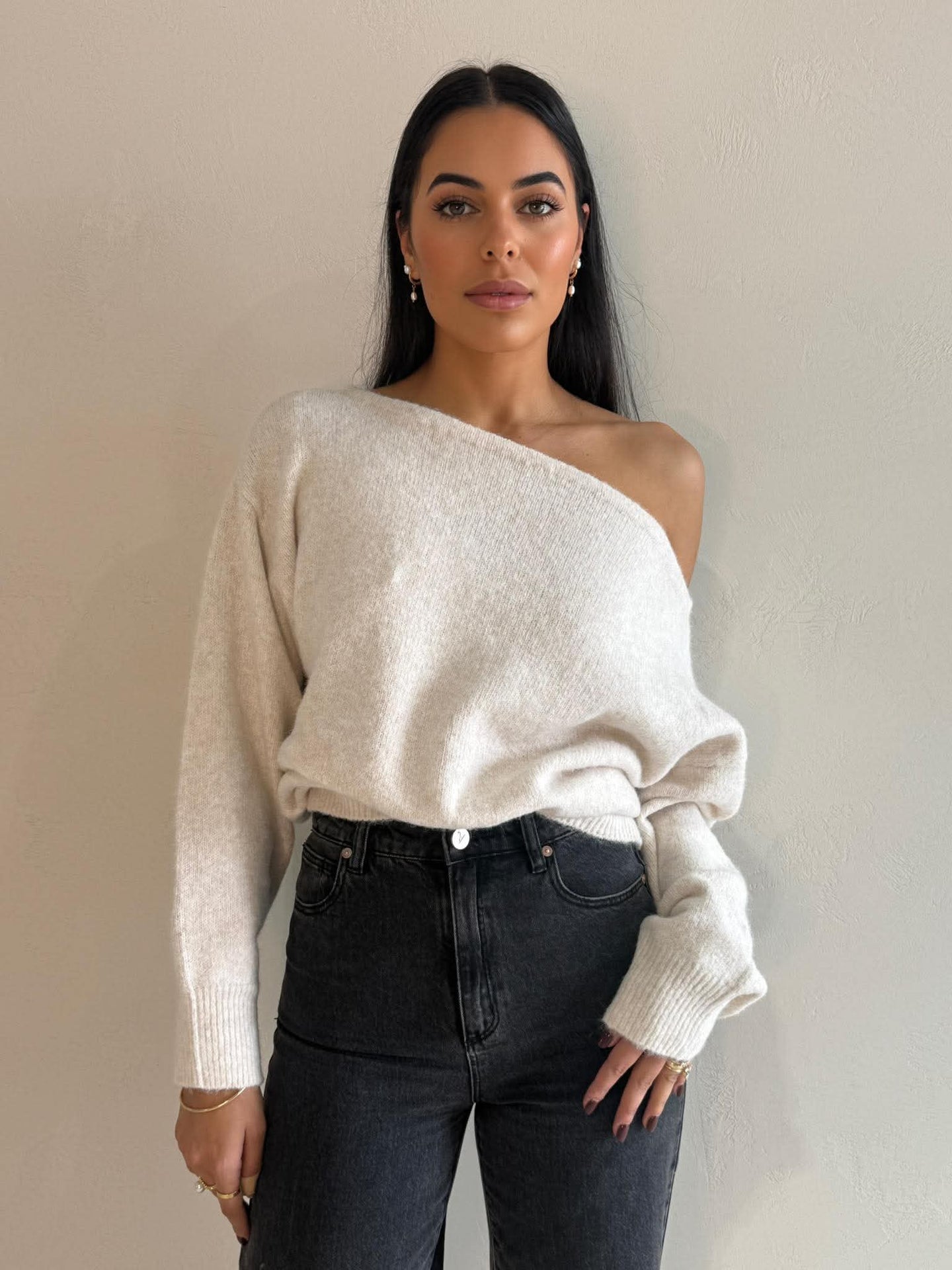 OFF SHOUDER KNIT JUMPER- OAT