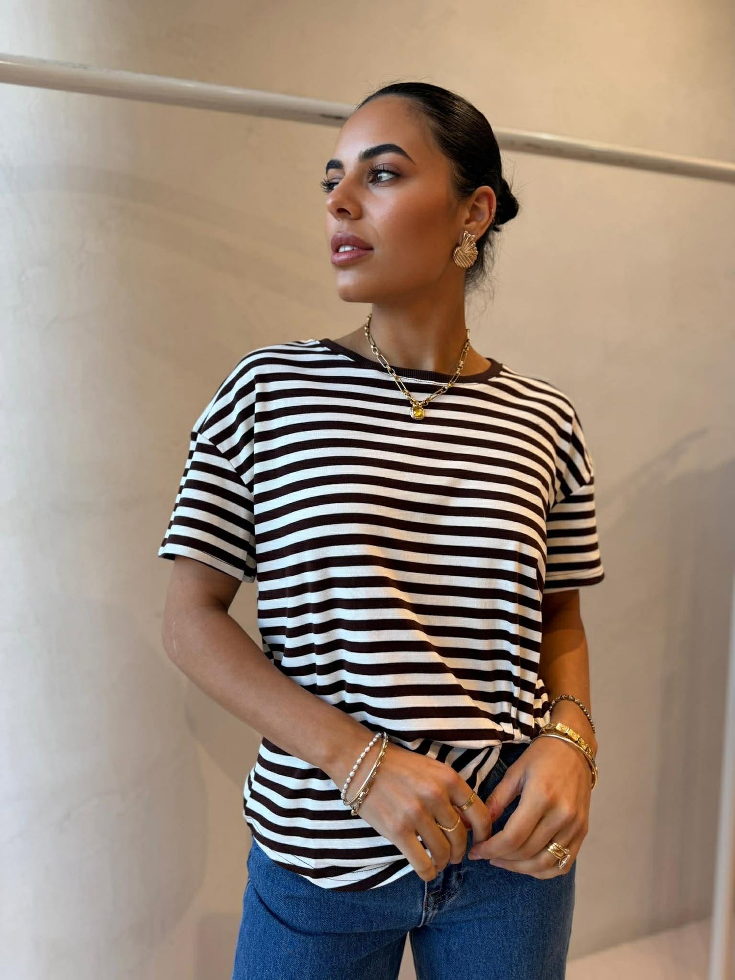 EASY TUCK TEE- IVORY/CHOC