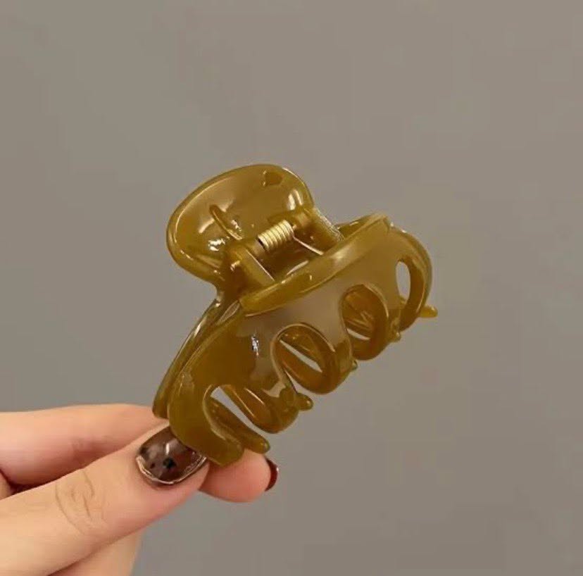 FLEUR HAIR CLAW - CLEAR OLIVE