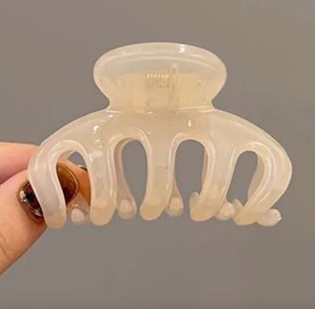 FLEUR HAIR CLAW - CLEAR PEARL