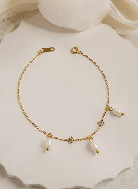 DEVINE PEARL BRACELET