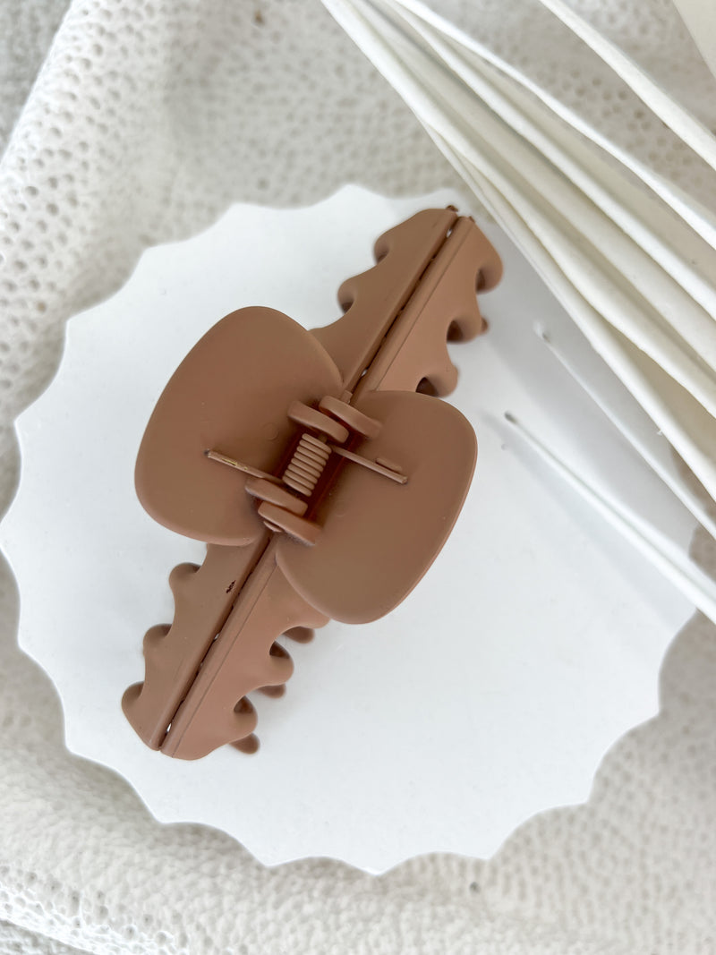 Queenie Hair Clip - Mocha