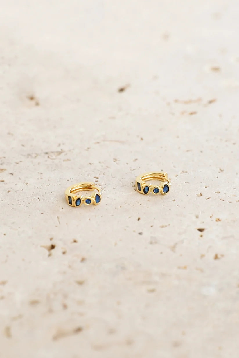 ZOE HUGGIE EARRING- GOLD-SAPPHIRE