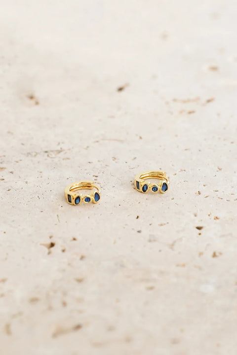 ZOE HUGGIE EARRING- GOLD-SAPPHIRE