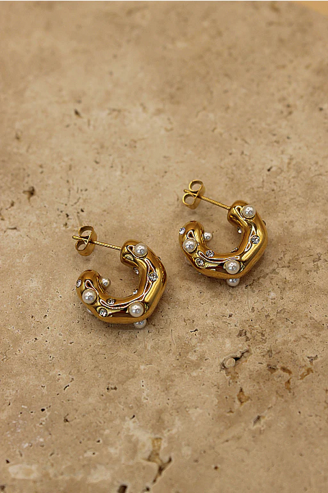 LOTTIE PEARL HOOP EARRINGS