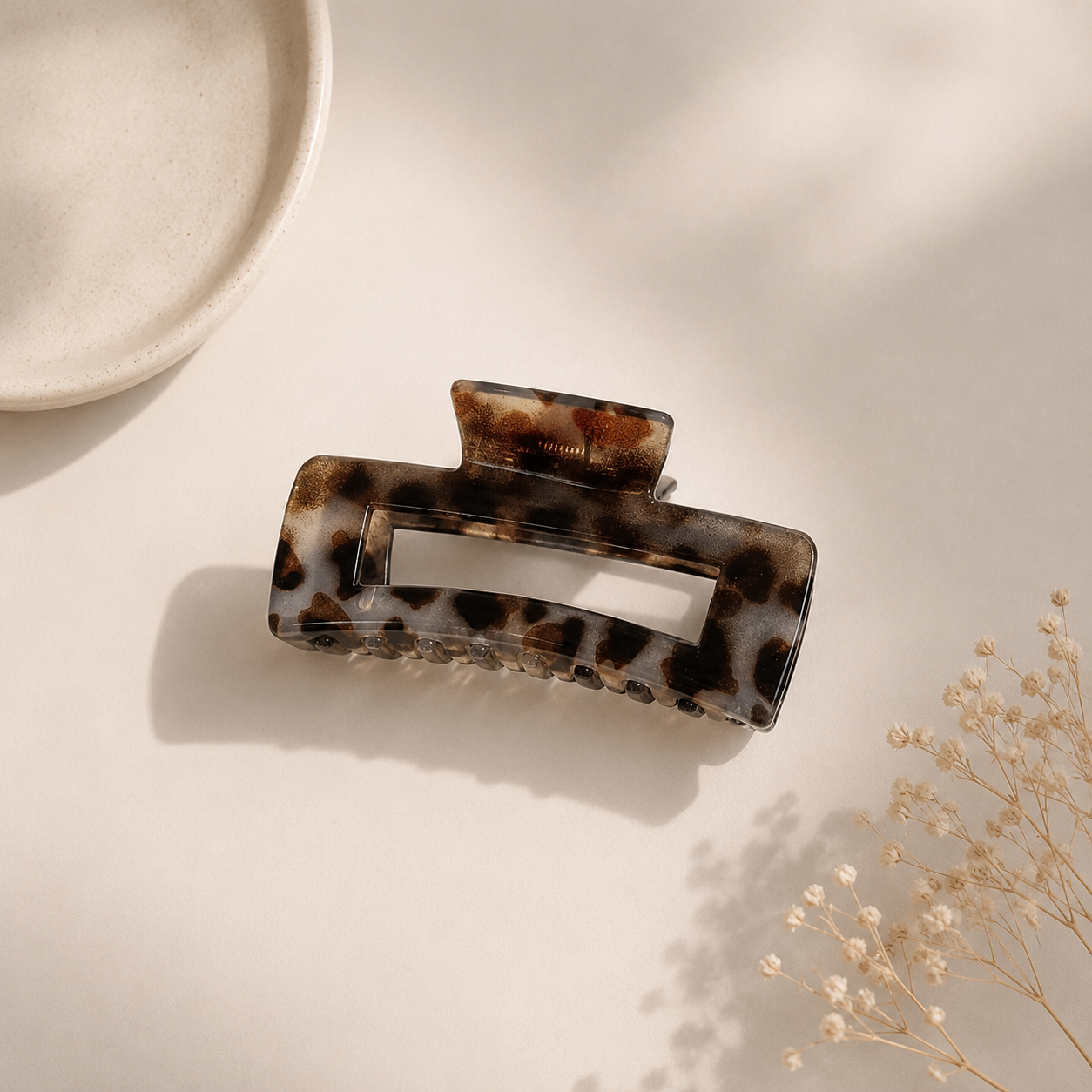 OLIVIA HAIR CLIP-GREY SHELL